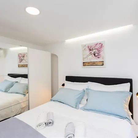 Apartment Modern Cozy Bonnie In Center Of Split. *