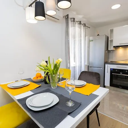 Apartment Modern Cozy Bonnie In Center Of Split. *
