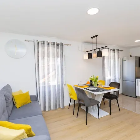 Modern Cozy Bonnie In Center Of Split. Apartament