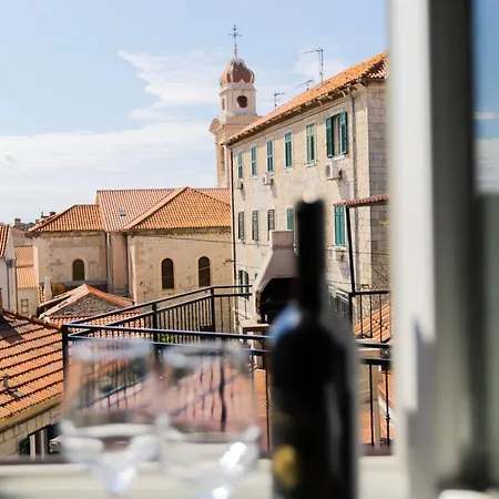 Modern Cozy Bonnie In Center Of Split. * Split