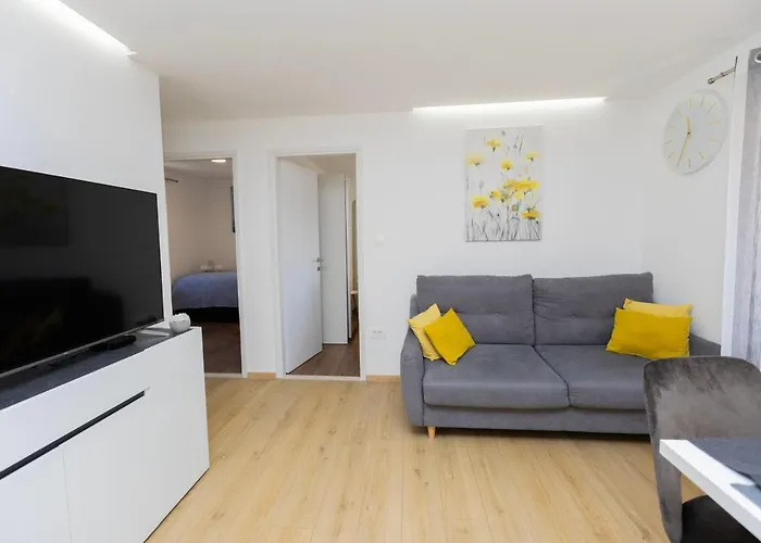 Modern Cozy Bonnie In Center Of Split. شقة