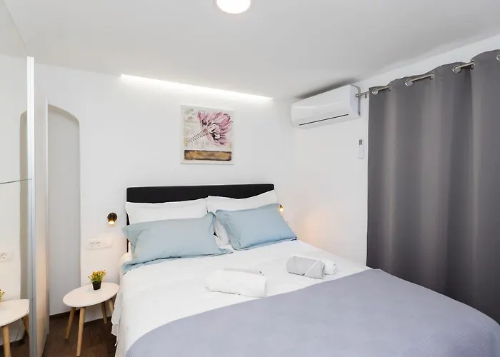 Modern Cozy Bonnie In Center Of Split. * سبليت