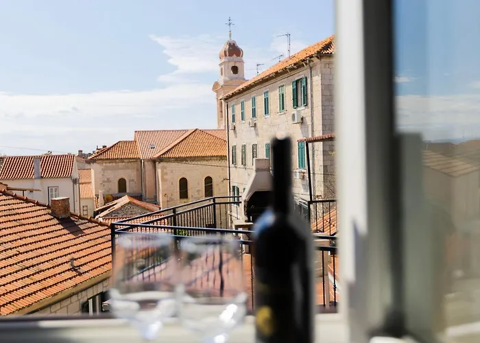 Modern Cozy Bonnie In Center Of Split. * سبليت